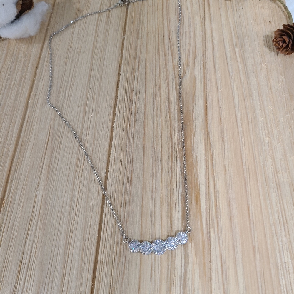🌟🌟NEW🌟🌟GLAMOROUS!! Genuine 5 Round CZ 1 Carat  Necklace in SILVER 🌟🌟 - Picture 3 of 15